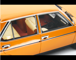 Fiat 131 1600 Mirafiori Special 1974 Arancione - Orange Laudoracing 1:18 Resinemodell (Türen, Motorhaube... nicht zu öffnen!)